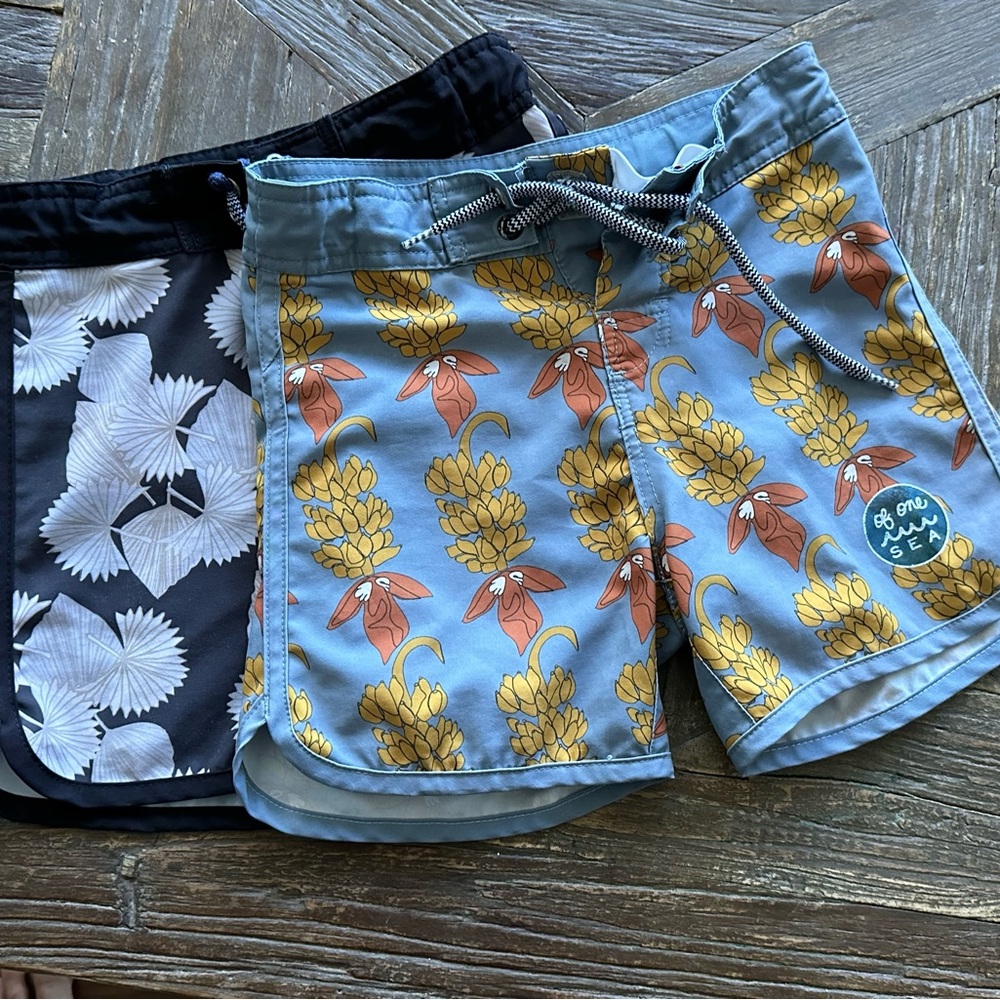 Of One Sea Boardshorts Size 5-6 Boys (2 pairs )